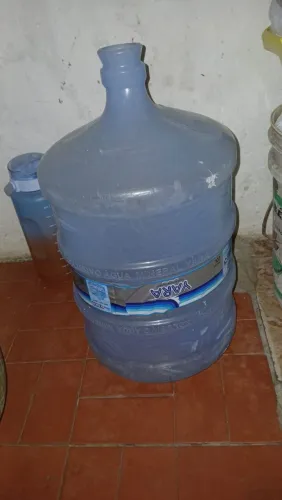 Vendo galão de água para bebedouro