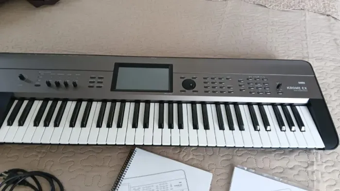 korg krome ex semi novo vai fazer 2 anos de uso em 30 de julho 2026 , so usado na igreja