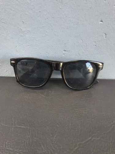 Óculos de Sol Estilo Wayfarer Preto Unissex Usado