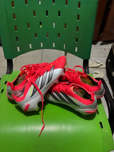 Chuteira Adidas Predator