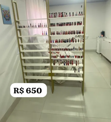 Vendo esmalteiro no Mdf e metalon 