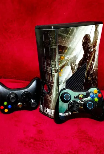 Xbox360 Slim 250GB Desbloqueado RGH Aurora+2 Controles+80 Jogos/Parcelo em até 18x+Entrega