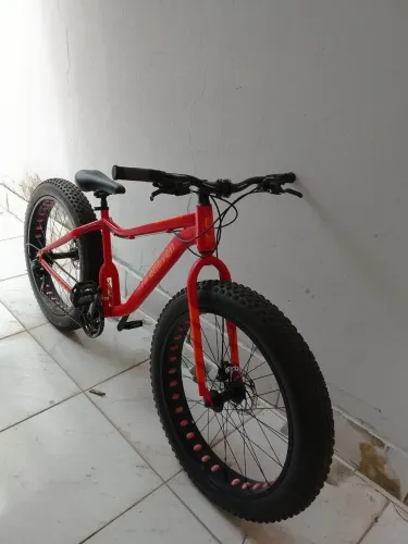 Vendo bicicleta ( fat bike elleven aro 20 ,pneu 4.0, freio disco . Ótima estado