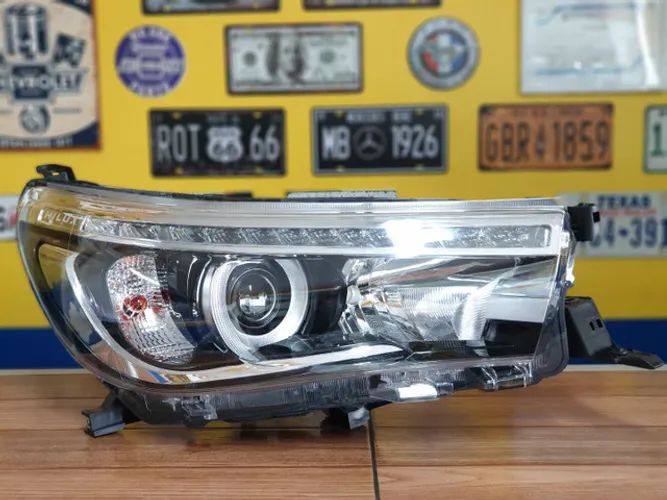 Farol Hilux 2016 2017 2018 2019 2020 ( Novo )