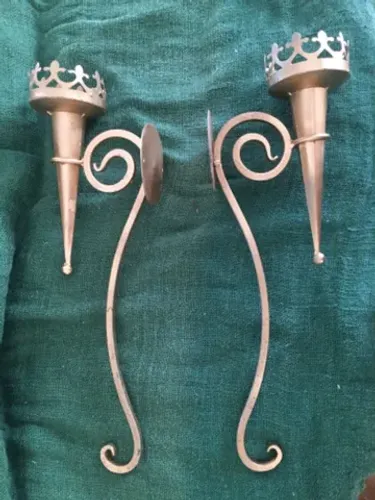  Par de porta velas em estilo tocha medieva em ferro maciço