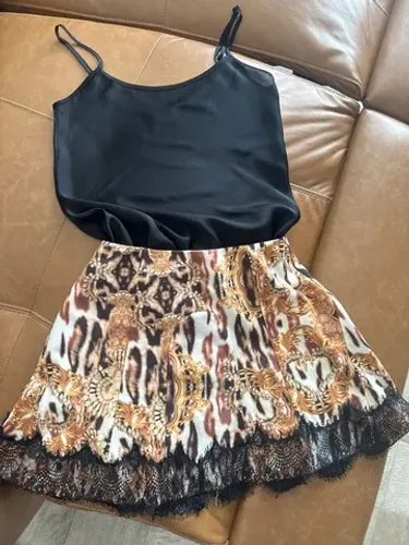 CONJUNTO TAM P SAIA E BLUSA 