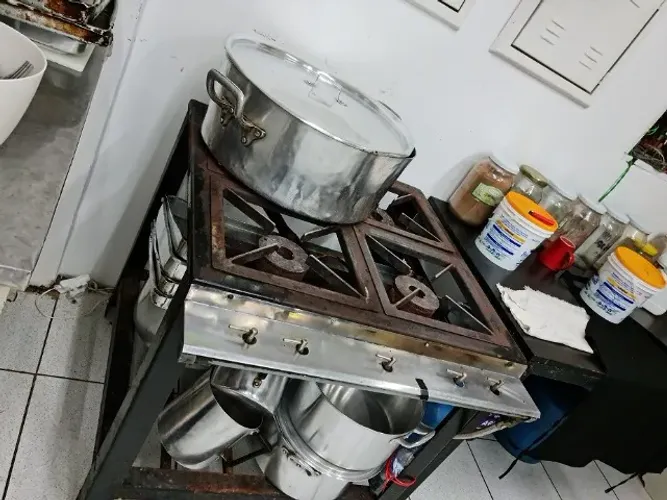 Fogão 4 bocas Industrial ou Chapa de Bifes com porta resíduos (cada)