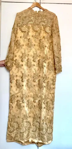 vestido de renda bordado
