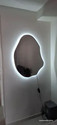 Espelho Decorativo com Iluminação LED