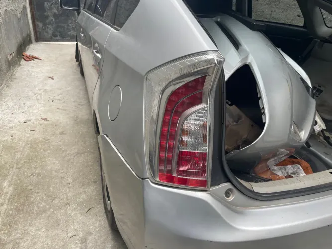 L lanterna traseira esquerda prius 2013