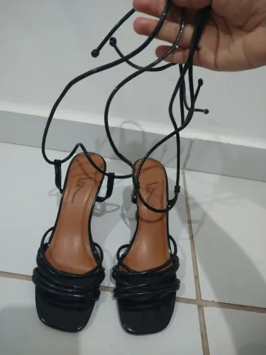 Sandália de Salto Alto Preto com Amarração