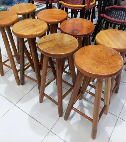 Banquetas rústicas pra balcão sem encosto