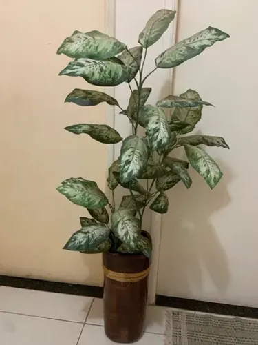 Planta artificial + vaso em cerâmica