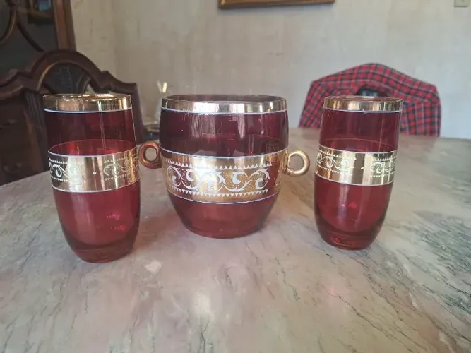 Conjunto composto de Balde para gelo e dois copos