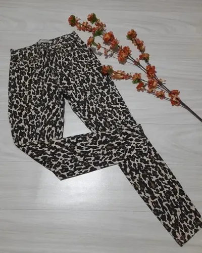 Calça Feminina Casual animal print de algodão com poliéster e elastano da JEANSWEAR.<br><br>