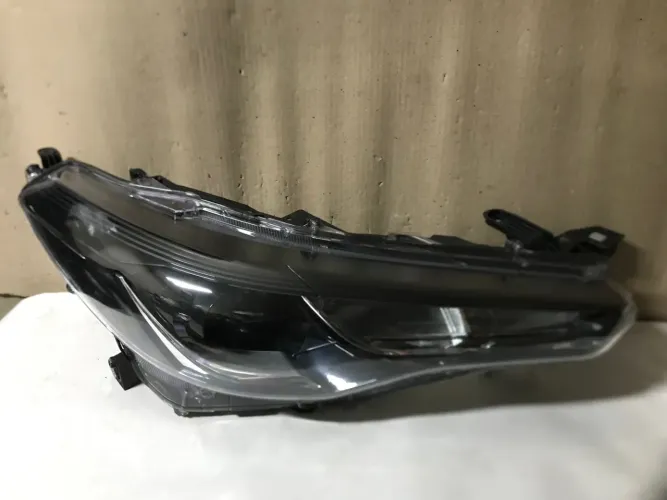 Farol Corolla Cross Xr com projetor 