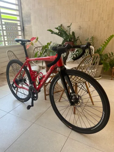 Bicicleta Oggi Velloce Disc Claris 12v. Aro 700