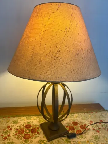 Luminária com base de Ferro 