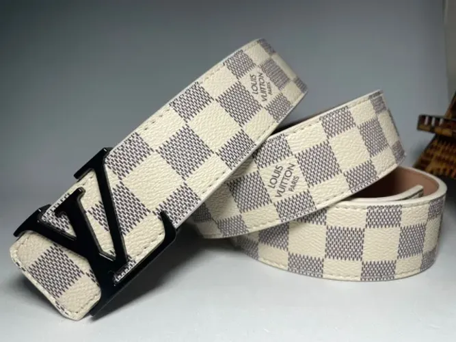 CINTO MASCULINO LOUIS VUITTON NOVO XADREZ OFF WHITE FIVELA PRETA FOSCA TODOS OS TAMANHOS