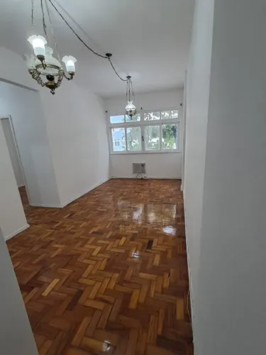 Oportunidade em Laranjeiras-02 quartos com vaga de garagem