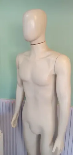 Manequim de corpo inteiro - ideal para loja de roupas