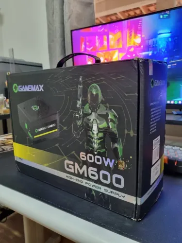 Fonte PC Gamemax 600w selo 80 plus bronze semi modular sem uso.