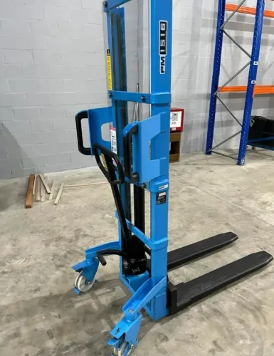 Empilhadeira manual 