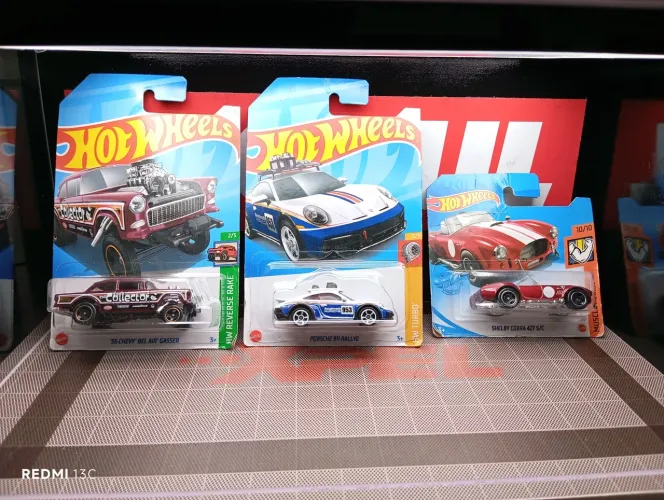 Trio de Miniaturas - Hotwheels - escala 1/64