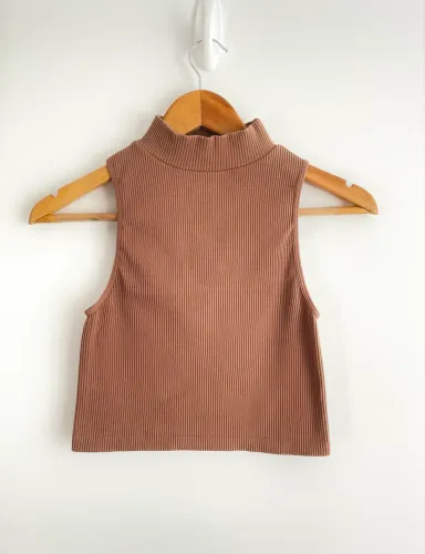 Cropped marrom P gola alta sem mangas da Zara 