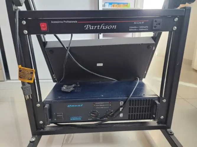 Mesa de Som com  Amplificador e Rack de Studio