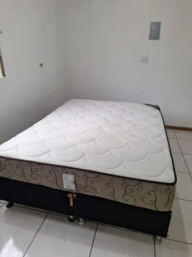 Cama box queen med 1.58 x 1.98 usada ( entrego com taxa )