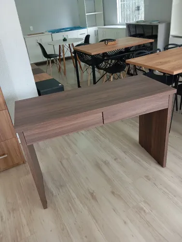 Escrivaninha de Madeira com 2 Gavetas