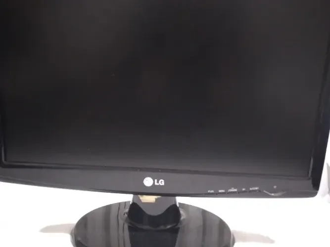 Kit Computador c/ Monitor LG + CPU Hp + Mouse + Teclado