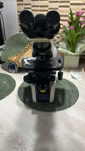 Microscópio Nikon Eclipse E200