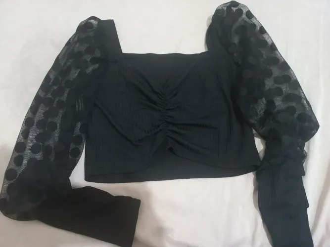 Blusa Cropped com Manga Bufante e mangas com transparência p