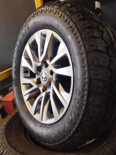 Rodas Aro 18 SW4 Diamond+ Pneus 265/60/18 A/TDelmax 