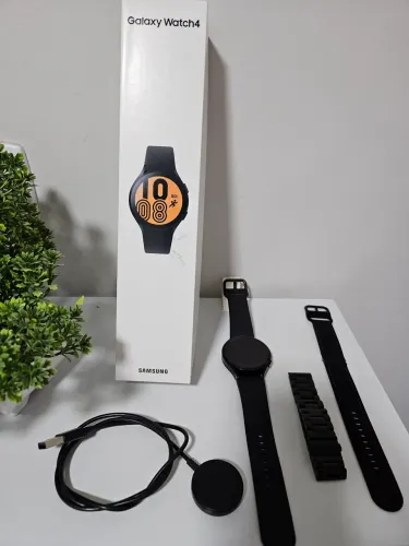 Galaxy Watch 4 - 44mm + pulseiras extras