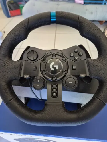 Volante Logitech G923 para PS5 e PC. Pedais Responsivos e Volante em couro