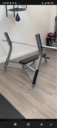 Supino reto Cybex