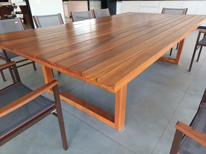 Mesa madeira maciça, 100% cumaru.