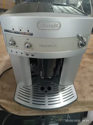 CAFETEIRA DELONGHI MAGNIFICA ESAM3200.S 220V 1350W (SUCATA)
