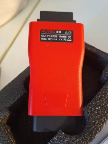 Adaptador CAN FD da Autel Seminovo acoplado a scanner automotivo