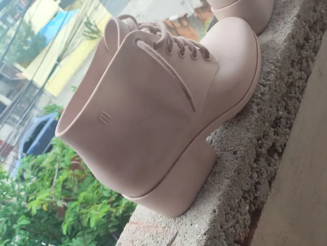 Botas Femininas Rosas Lindas e Confortáveis
