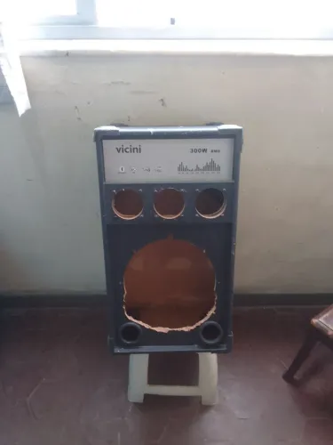 Vendo esta caixa de som sem autofalante marca vicini! Medidas abaixo