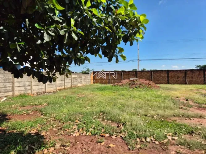 Venda de Terreno / Padrão na cidade de Araraquara