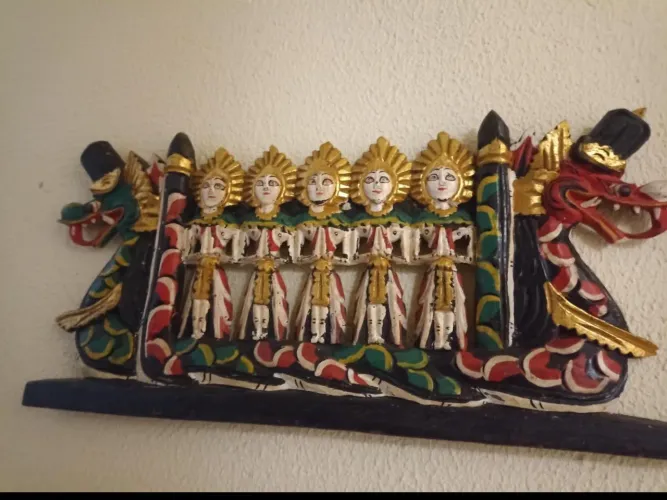 Escultura de madeira indonésia