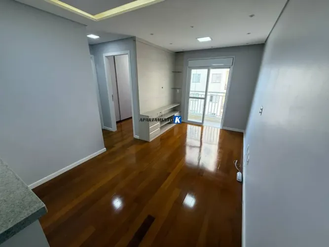 Apartamento LOCAÇÃO - 62m² - 2 dormitórios com sala ampliada, Rico em Marcenaria - Muito B