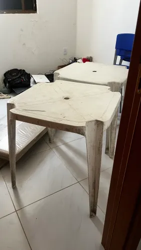 Mesa e cadeira 