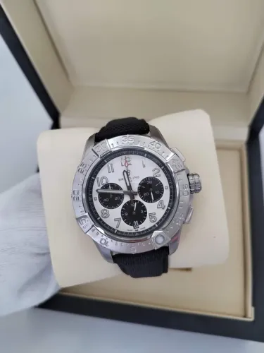 Breitling Avenger