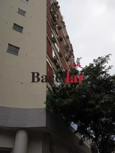 Andar Tijuca em prédio comercial frente metrô Saens Pena